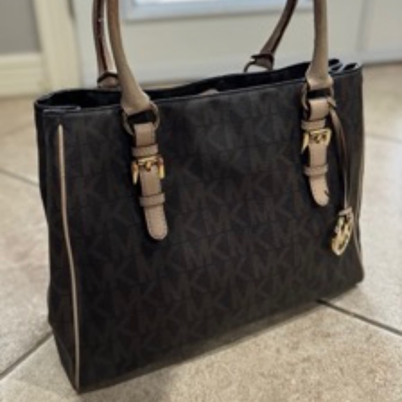 Michael Kors Monogram Signature Jet Set Medium Work Tote - Picture 2 of 6